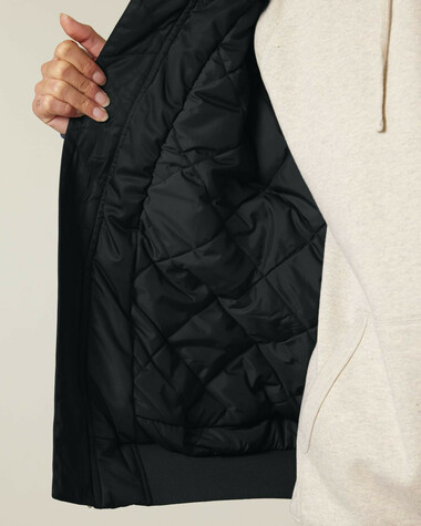 Bomber 2.0_Black_Studio_Front_Detail_3