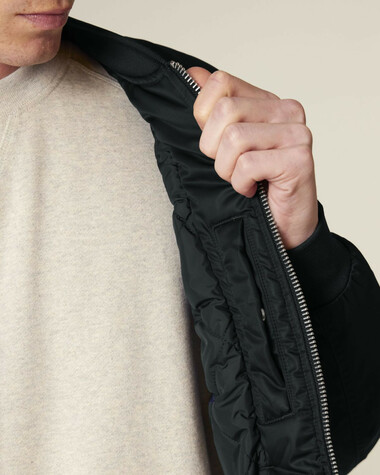 Bomber 2.0_Black_Studio_Front_Detail_2