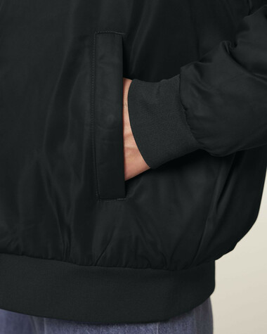 Bomber 2.0_Black_Studio_Front_Detail_1